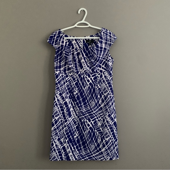 Ronni Nicole Size 10 Blue and White Patterned Dress - Picture 1 of 9